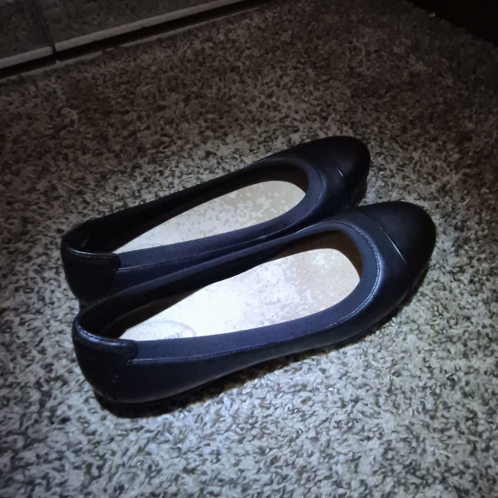 Clarks Black Women's Flats - Picture 2 of 4